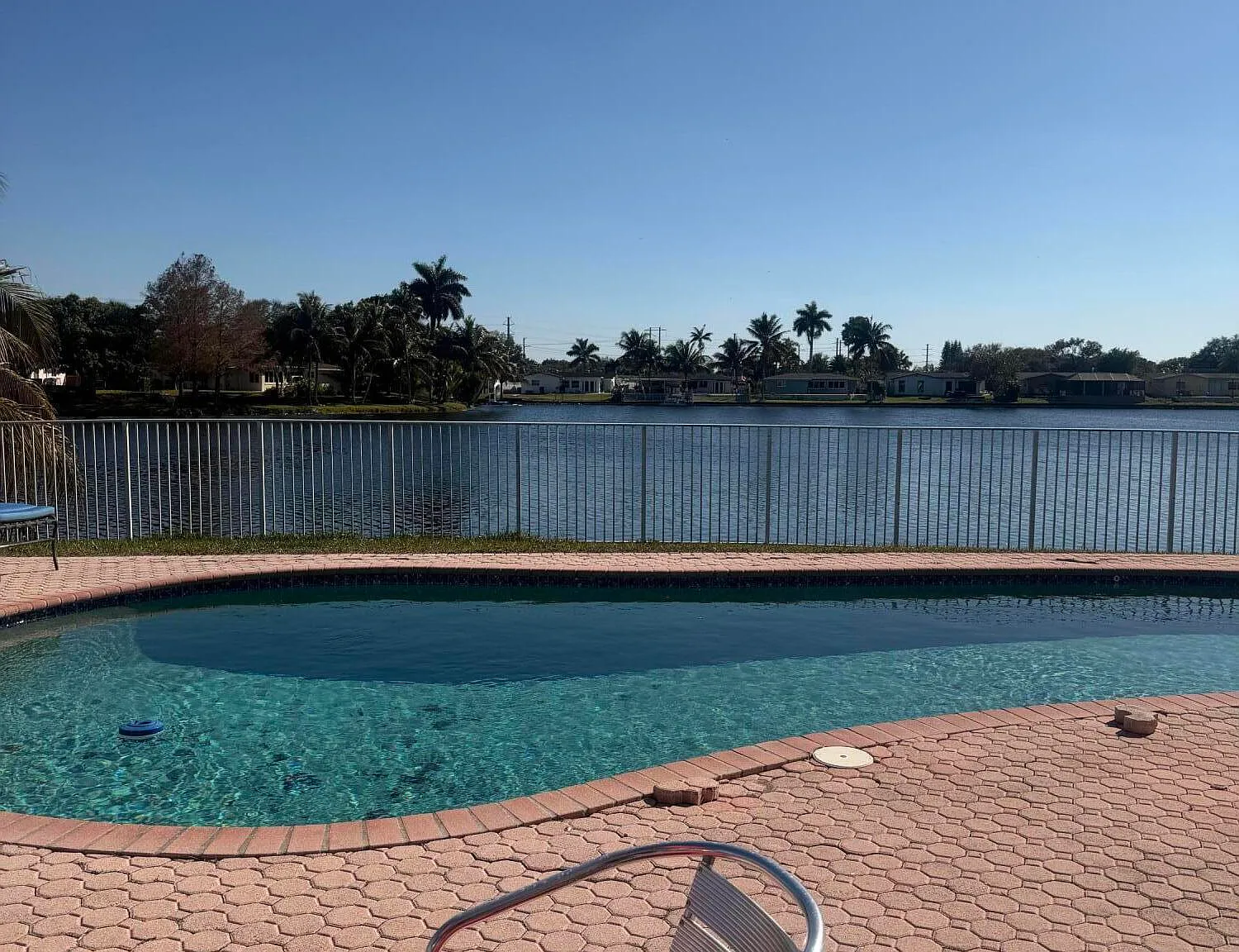 3 bed, 2.0 bath, 1848 sqft, $5,900 — Photo 2