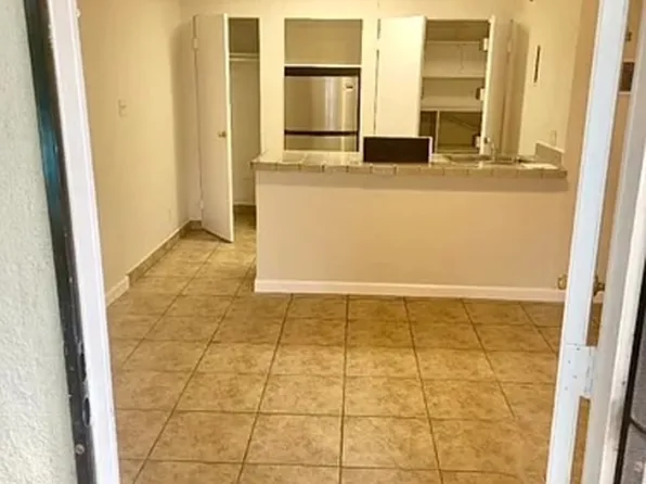 2160 E 21st St #22, Signal Hill, CA 90755