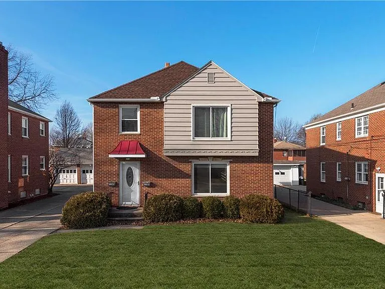 2284 Lakeview Ave #UP — Photo 1