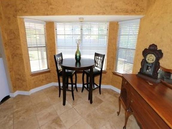 5th image of 4724 Old Oak Dr