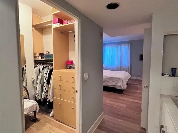 390 S Sepulveda Blvd APT 208, Los Angeles, CA 90049