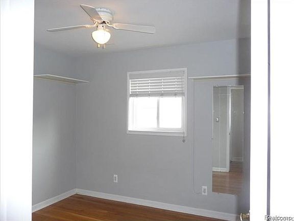 4th image of 27765 Goldin Dr