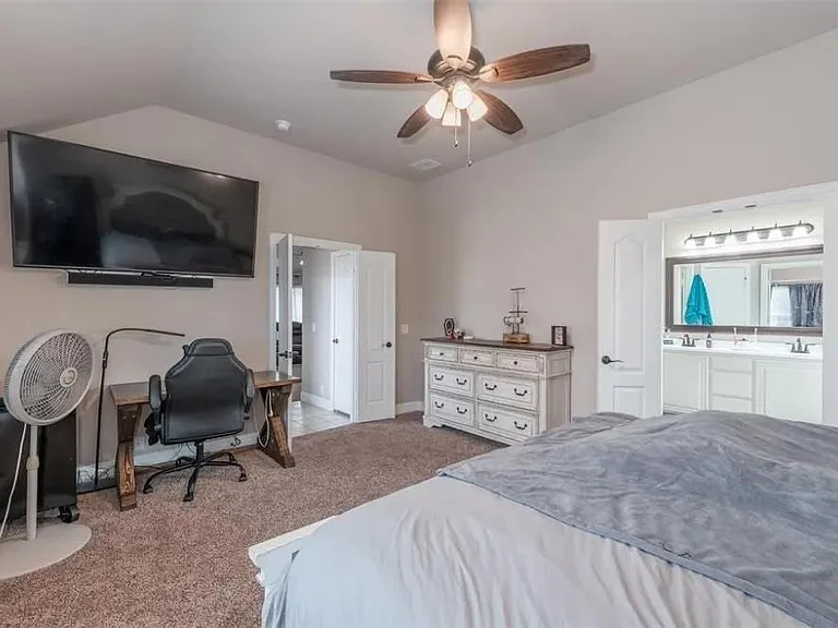 1044 Kingston Dr — Photo 10