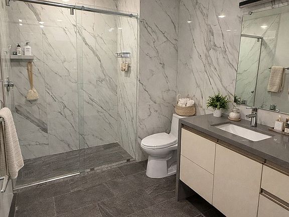 3rd image of 1143 Glenville Dr #101