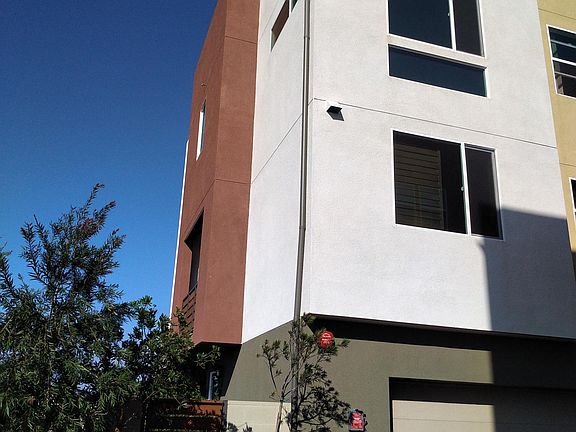 3rd image of 719 Harbor Ln