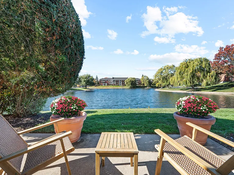 Versailles on the Lakes Schaumburg — Photo 32