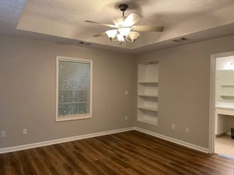 2705 Cunningham Ct — Photo 4