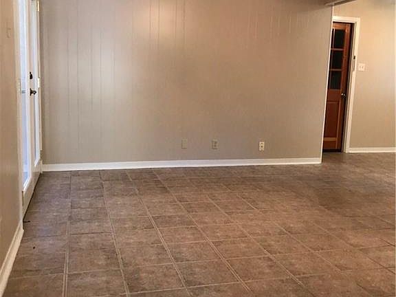 5th image of 118 Catalina Cir