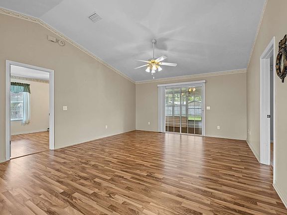 3rd image of 375 SE Rosewood Cir