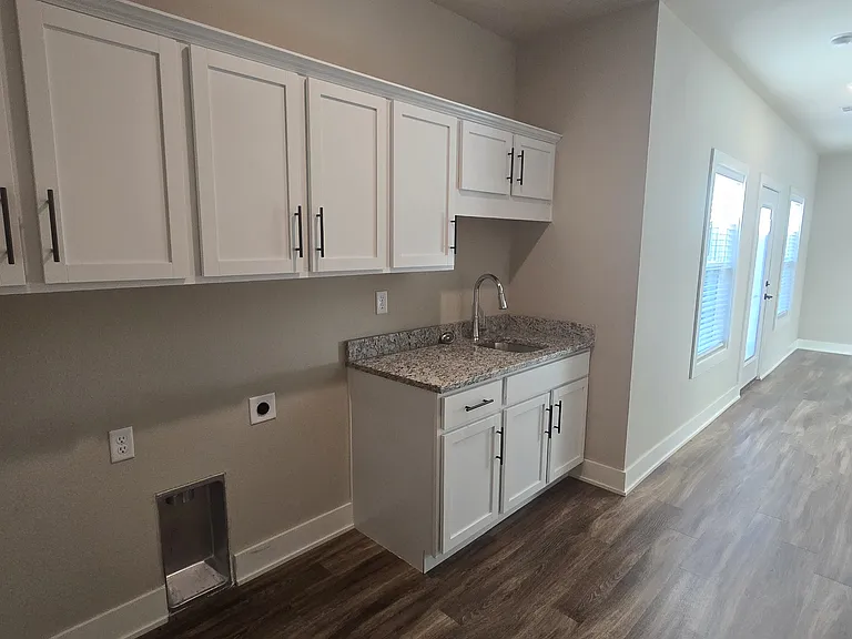 1011 NE Heights Ln — Photo 9