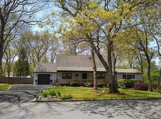 223 Trout Brook Ln, Riverhead, NY 11901