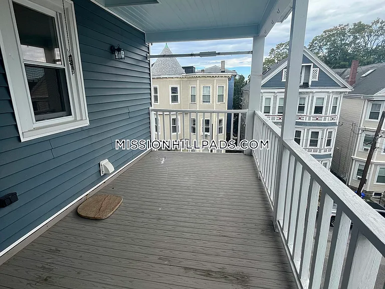 123-125 Hillside St #1 — Photo 7