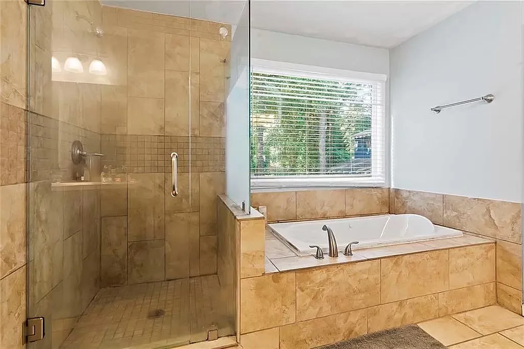 3 bed, 1500 sqft, $2,200 — Photo 3
