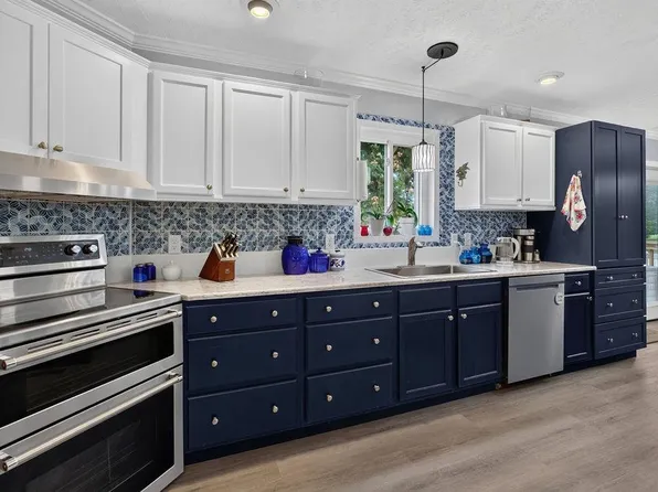 52 Cloverdale Ln, Stuarts Draft, VA 24477