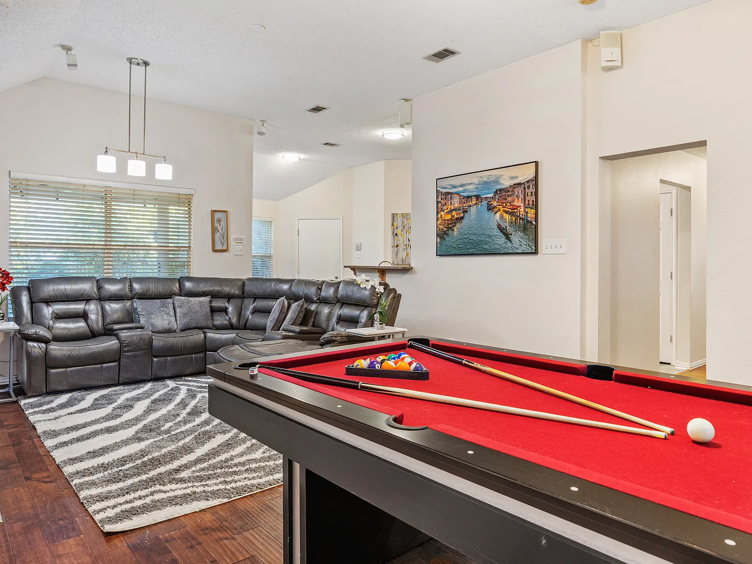 3 bed, 1499 sqft, $4,900 — Photo 4