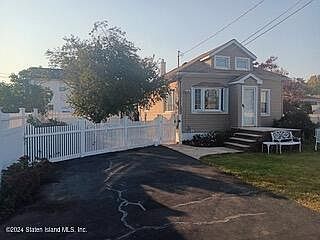 1st image of 320 Bryson Ave