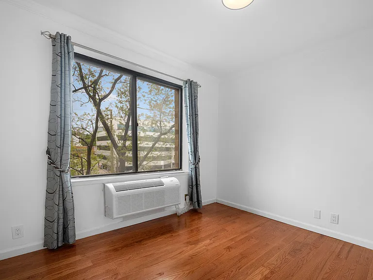 141 Great Neck Rd #2G — Photo 19