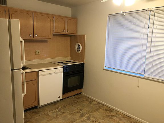 4th image of 833 Thompson Dr Floor 1