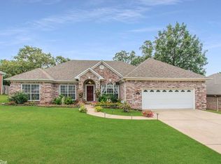 38 Ouachita Dr, Maumelle, AR 72113