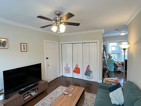 3rd image of 3817-3823 N Greenview Ave #3EW