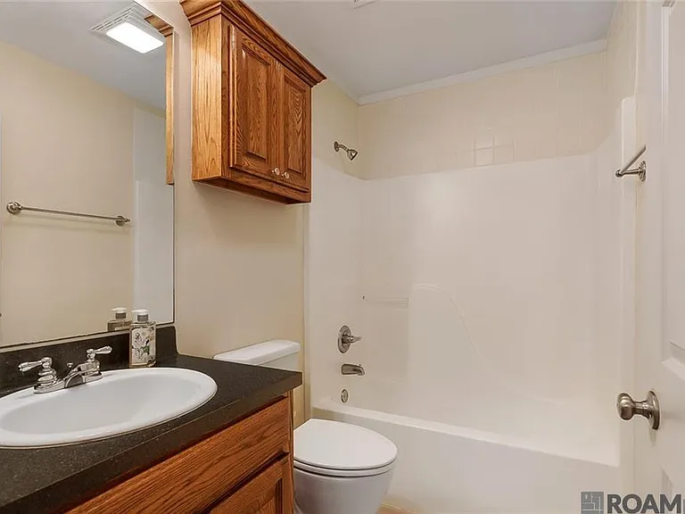 412 E Beech St — Photo 4