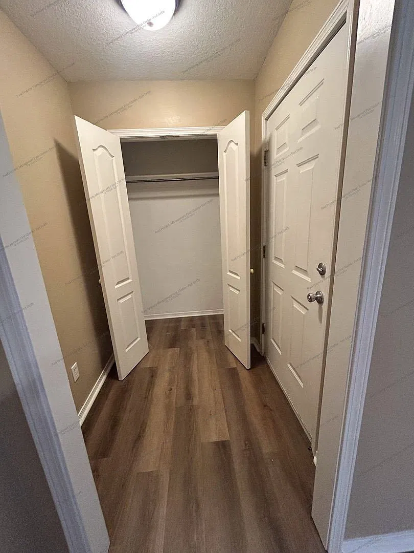 2 bed, 1.5 bath, 1112 sqft, $1,000 — Photo 3