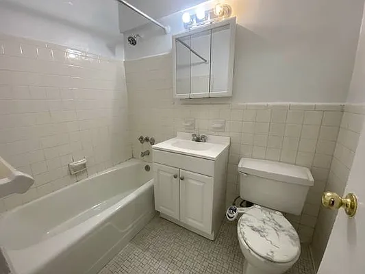 Rented by Zjama Realty Corp | media 5