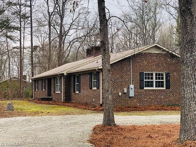 1st image of 300 Woodbark Ln