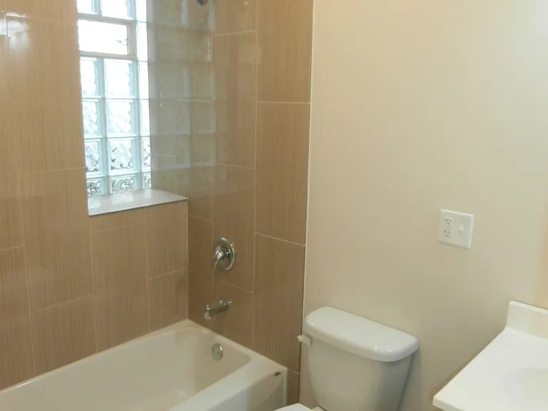 1110-1114 W Balmoral Ave #3 — Photo 7