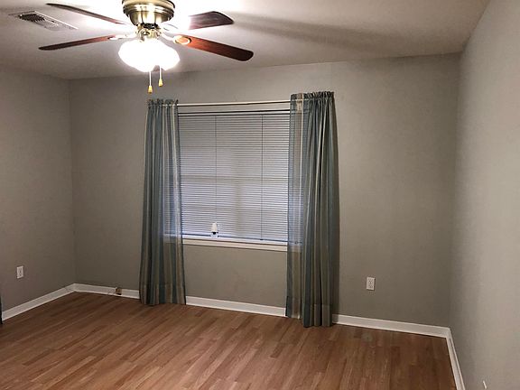 2nd image of 225 Robin St