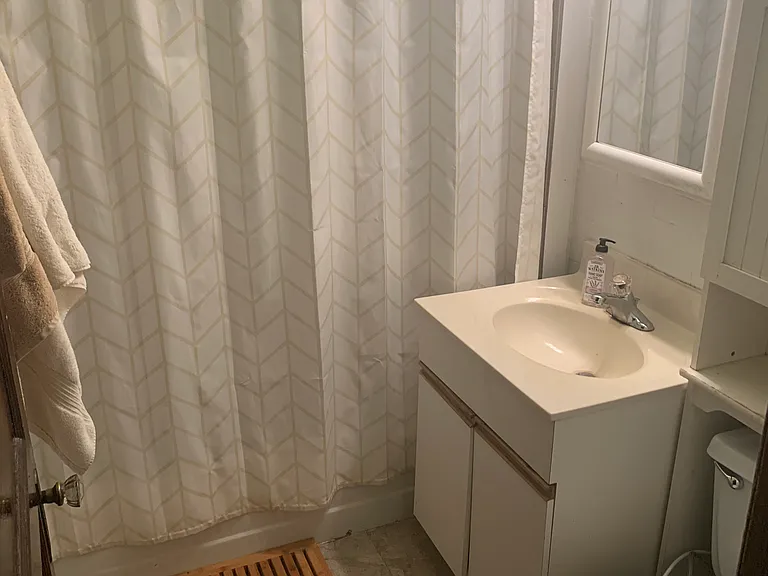 1230 W Roscoe St — Photo 13