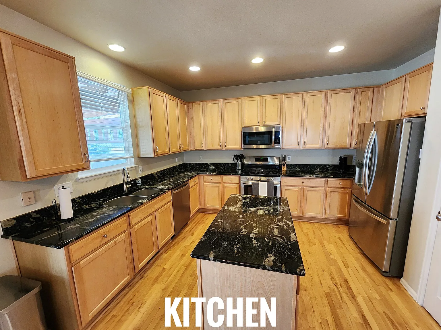 6 bed, 4.0 bath, 2358 sqft, $675 — Photo 3