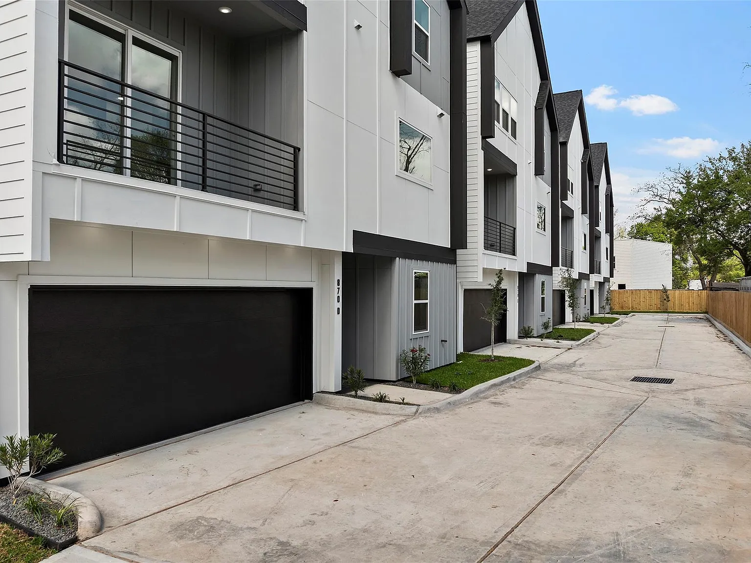 3 bed, 3.5 bath, 1875 sqft, $2,290 — Photo 2