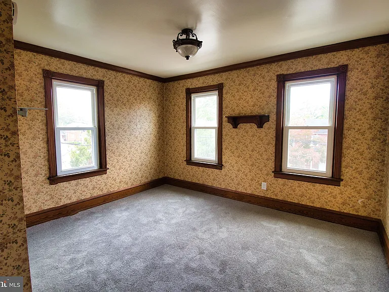 143 Green St — Photo 9