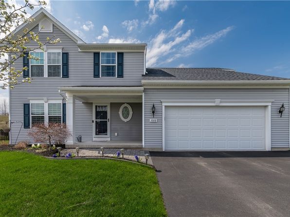 1088 Harlowe Ln, Farmington, NY 14425