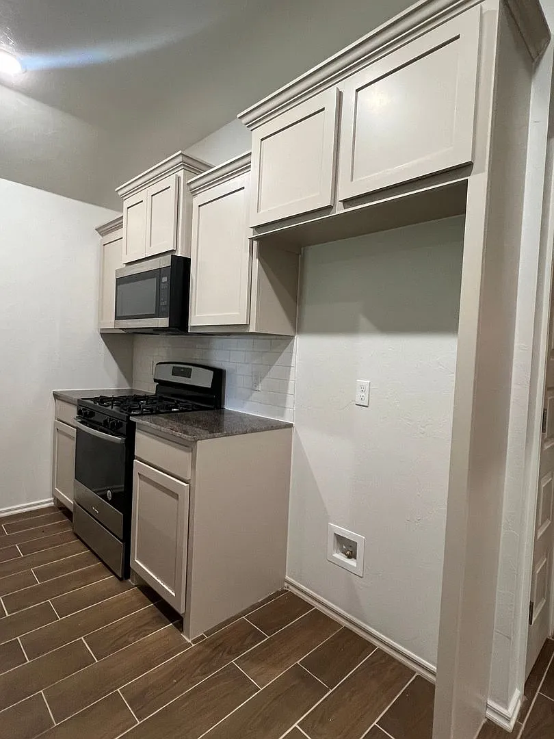 1210 SW New York — Photo 3