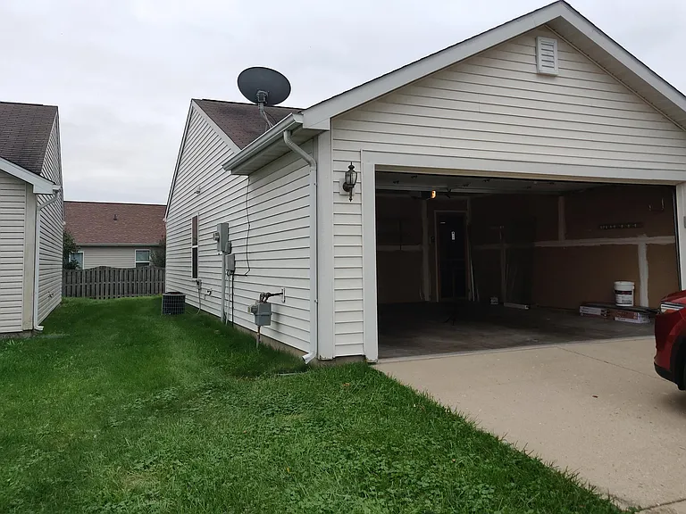 5581 Bingham Dr — Photo 2