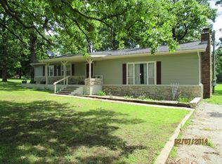 8401 Goldfinch Rd, Neosho, MO 64850