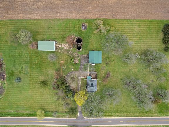 5th image of 4799 S Center Rd