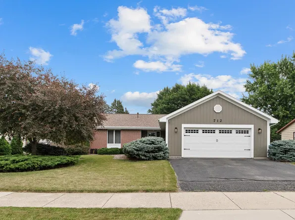 712 N Wuthering Hills Dr, Janesville, WI 53546