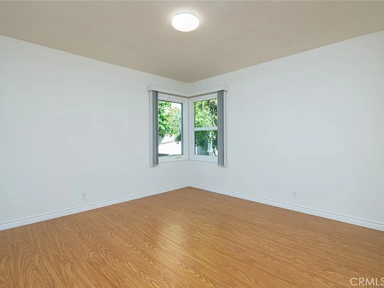 2111 N Verdugo Rd — Photo 28