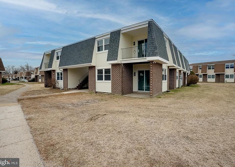 1st image of 20-2 Florence Tollgate Pl