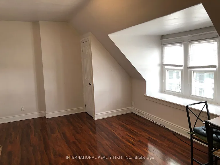 197 Dundas St E #1A — Photo 1