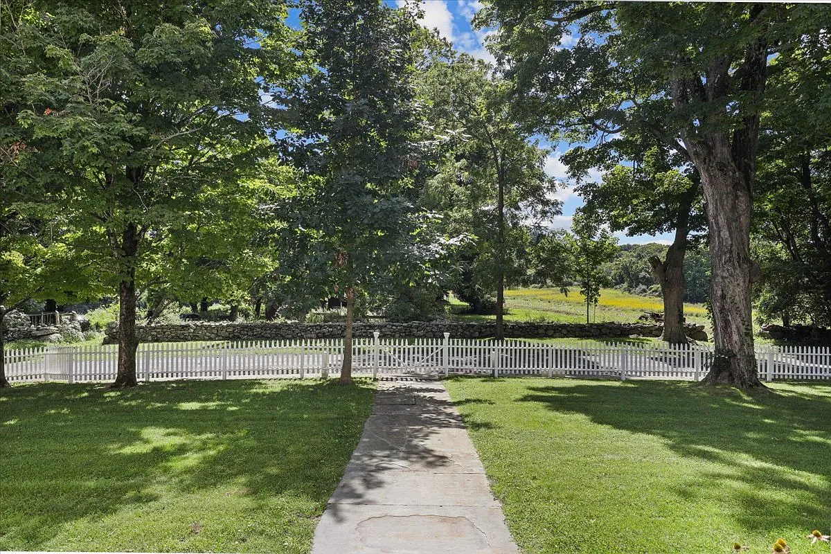 5 bed, 5389 sqft, $25,000 — Photo 2