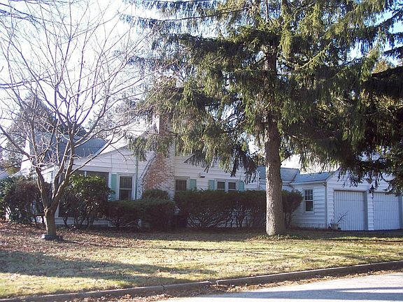 Side View/2 Car Garage on side street