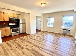 152 Undercliff Ave APT 2, Edgewater, NJ 07020