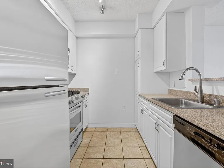 555 Massachusetts Ave NW #1019 — Photo 11