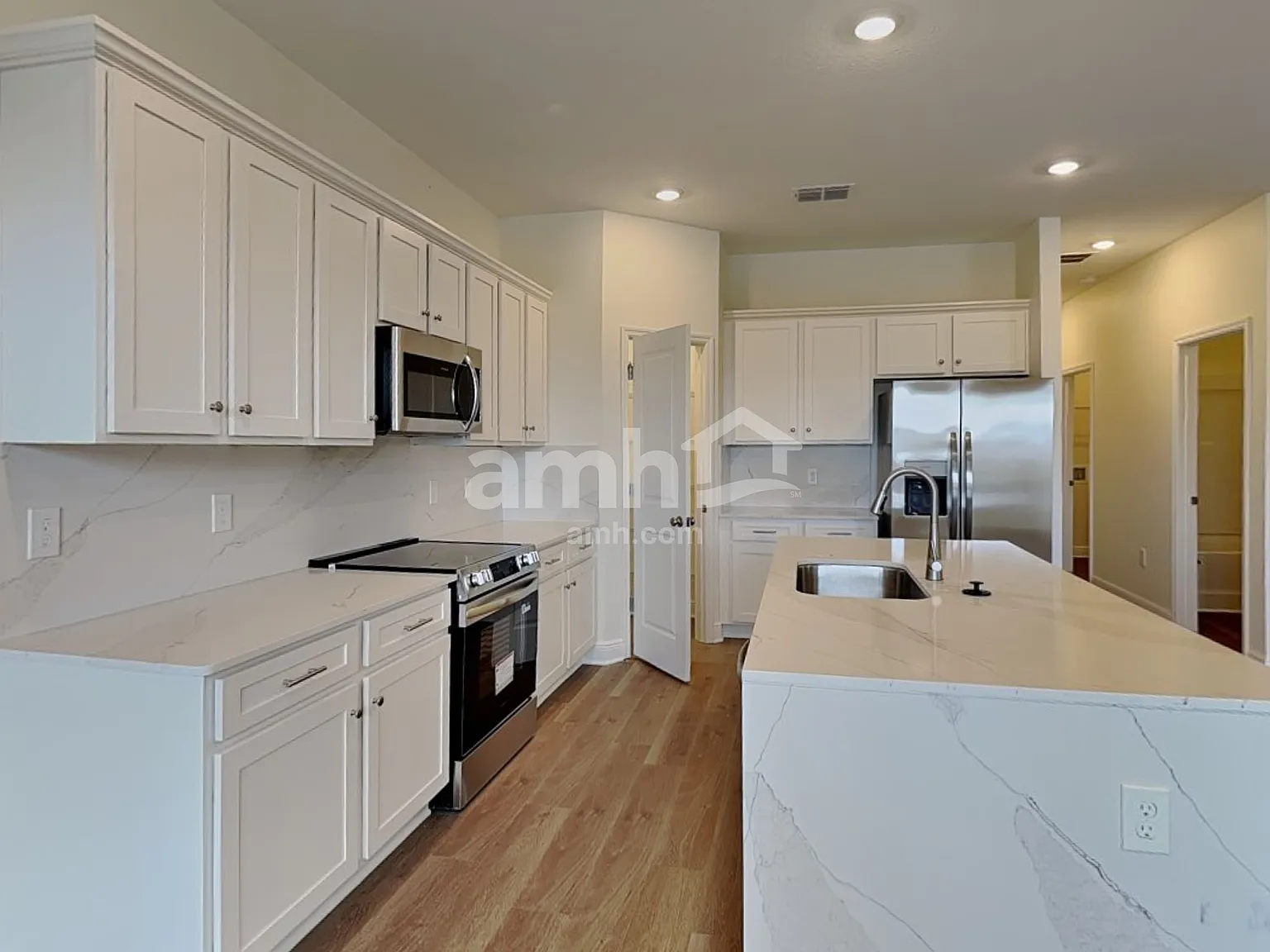 4 bed, 3.0 bath, 2245 sqft, $2,575 — Photo 3