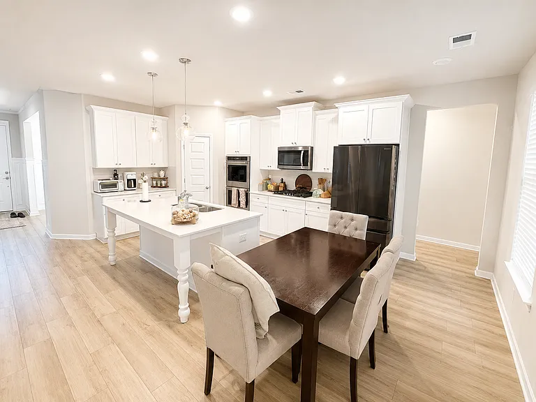 1104 Gilbert Ct — Photo 10