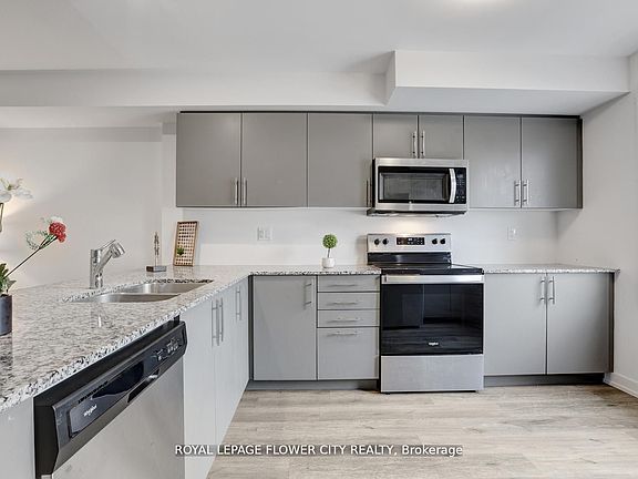 5th image of 205 W Oak Trl #16